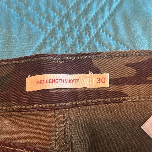 Levi’s shorts - Picture 3 of 5